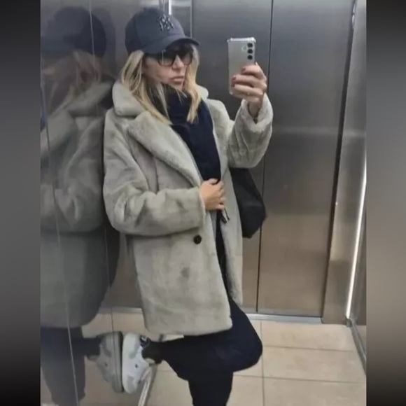 ZARA GREY FAUX FUR COAT SIZE
MEDIUM Ref 6318/246/802 019 - Picture 6 of 14